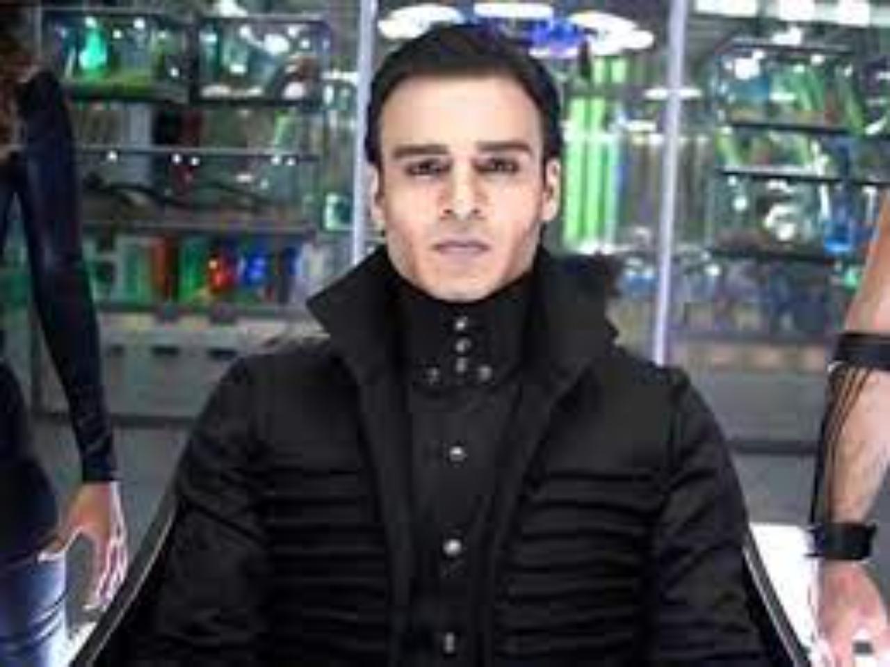 Vivek Oberoi-Krrish 3: His potential was evident when Rakesh Roshan cast him in Krrish 3. He portrayed a half-paralyzed guy with extraordinary abilities. His character was dressed entirely in black, with strong kajal in his eyes